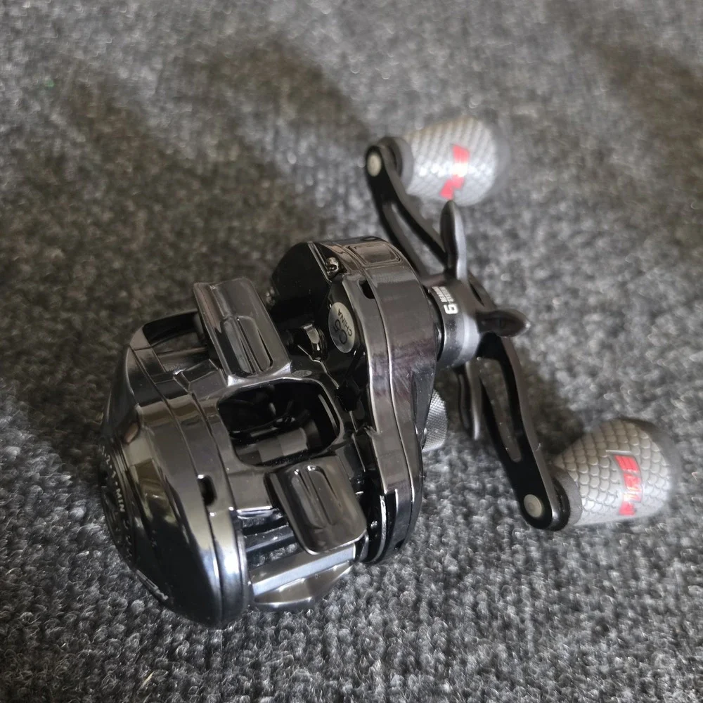 Lew's Carbon Fire Baitcast Reel Right-Hand 7.5:1 Ratio 6-Bearing CF1SHG2C New NB
